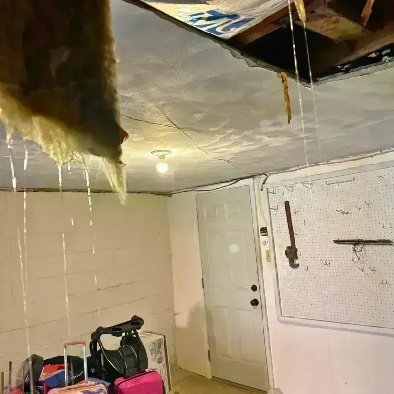 Before and after water damage restoration in Cook County, IL